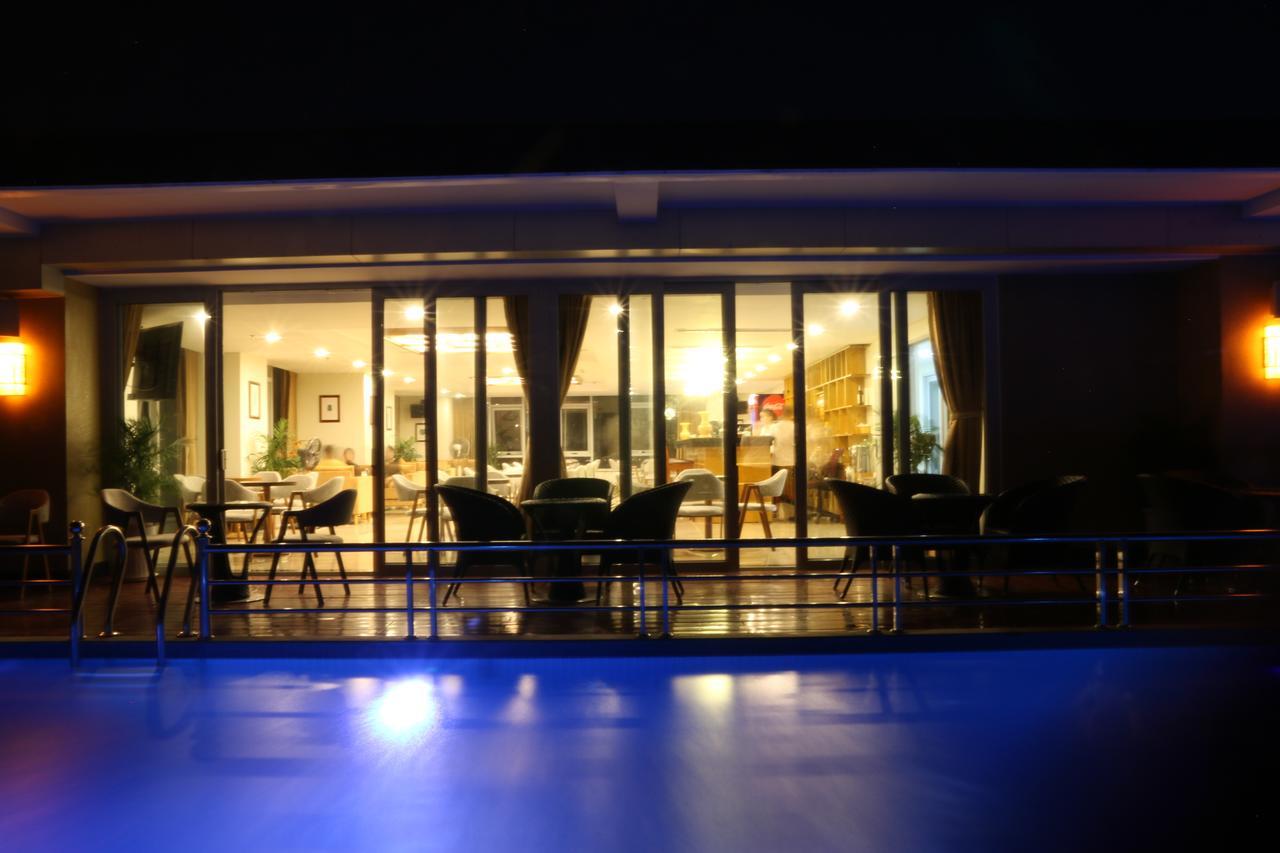 Vinh Hoang Hotel Dong Hoi Bagian luar foto